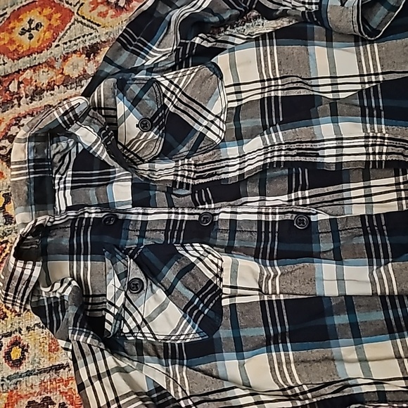 Plaid button-up long sleeve shirt size 4t - Picture 5 of 5